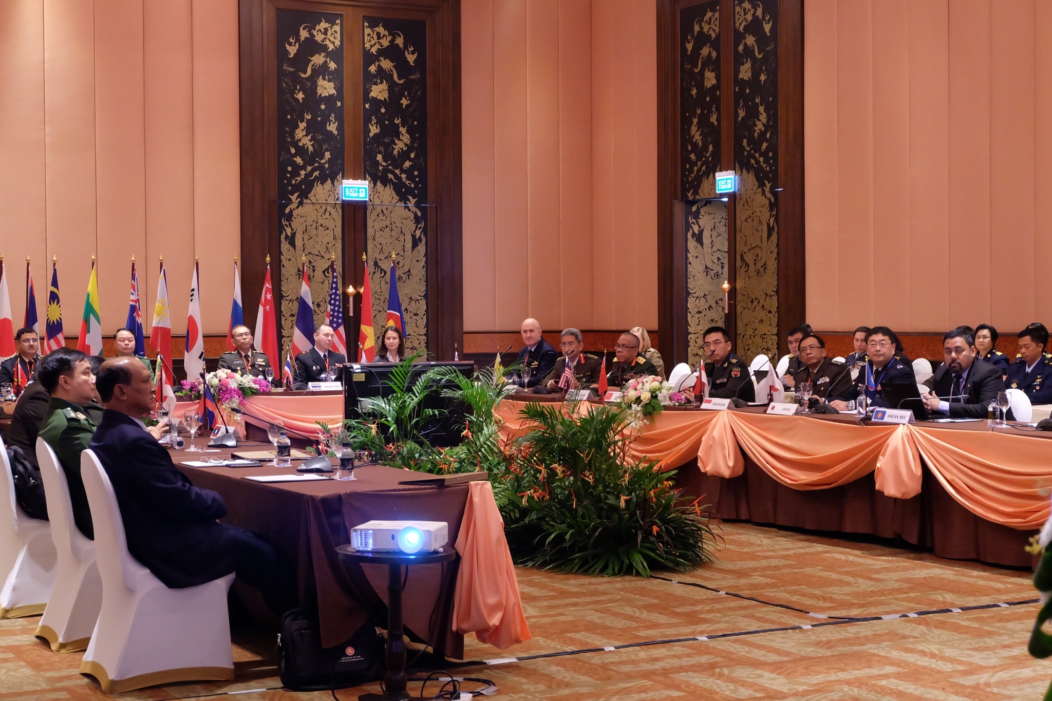 The 8 ADMM-Plus EWG on MM Meeting Handover Ceremony of the ADMM-Plus EWG on MM Go-Chairmanship  Thailand photo 1