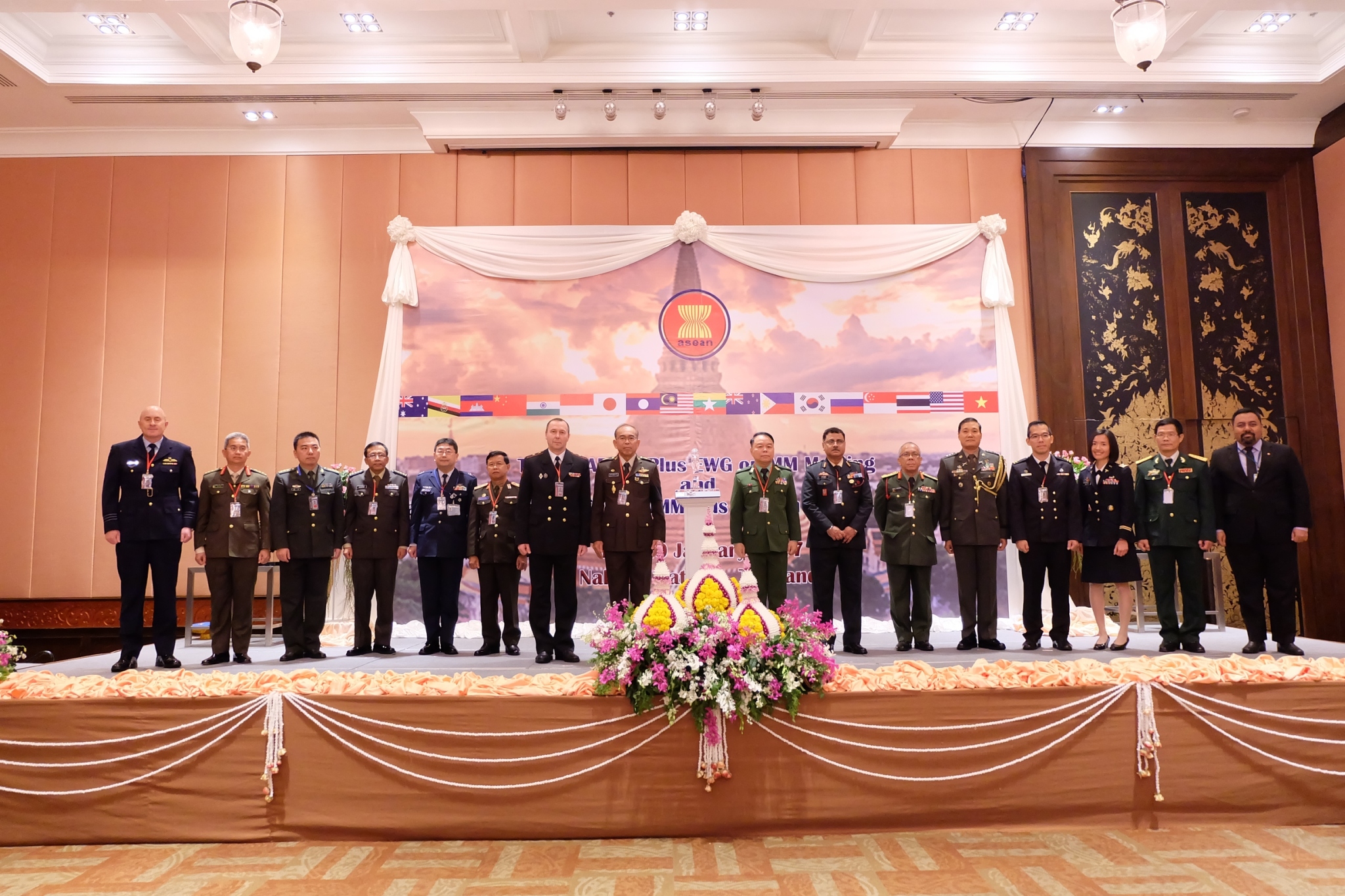 The 8 ADMM-Plus EWG on MM Meeting Handover Ceremony of the ADMM-Plus EWG on MM Go-Chairmanship  Thailand photo 2
