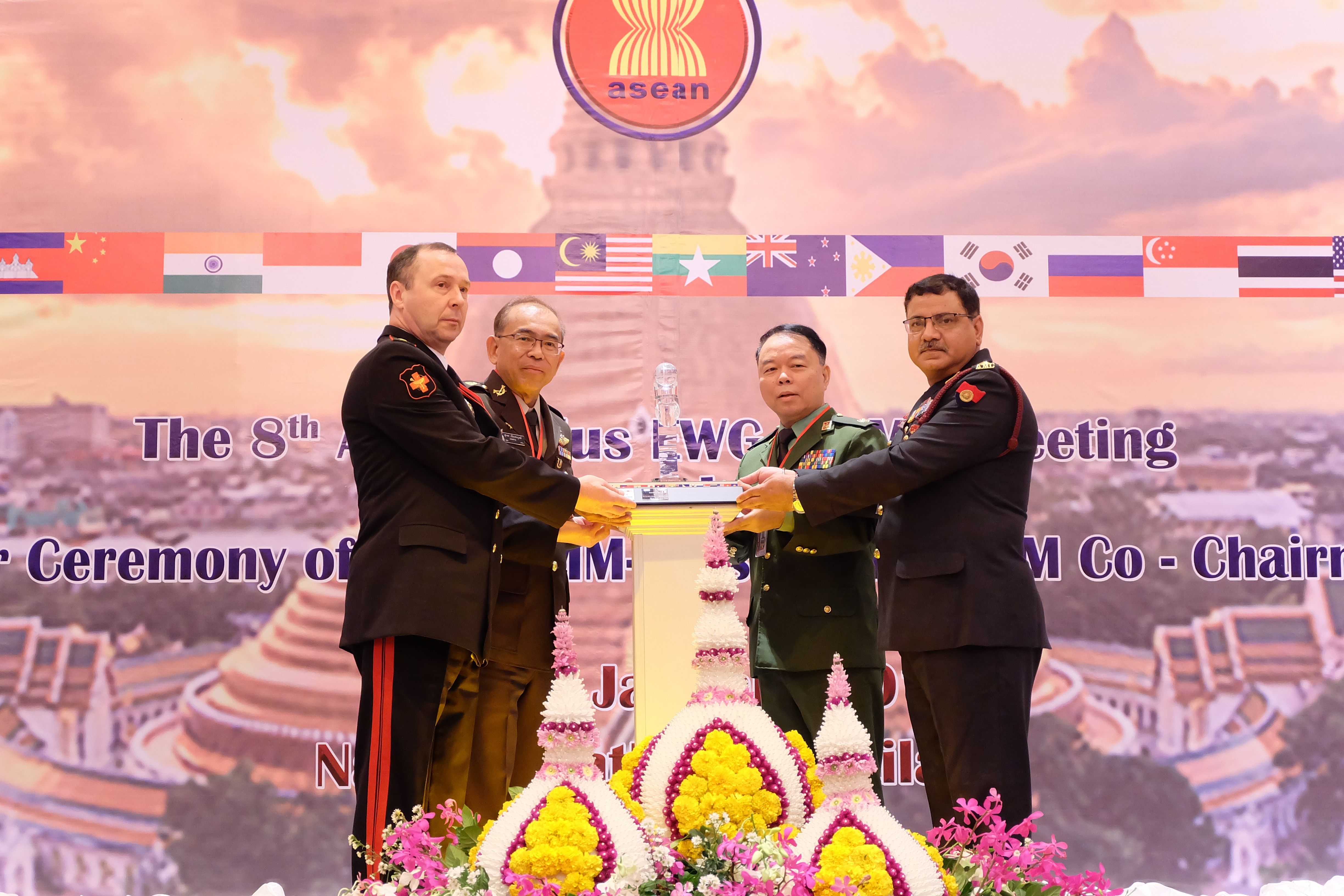 The 8 ADMM-Plus EWG on MM Meeting Handover Ceremony of the ADMM-Plus EWG on MM Go-Chairmanship  Thailand photo 4
